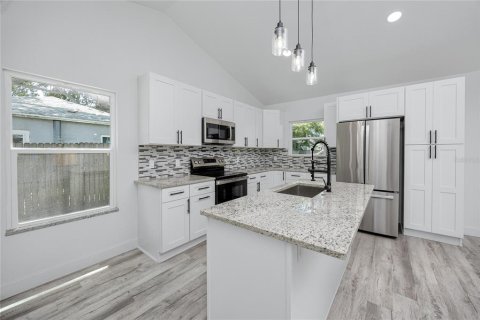 House in Saint Petersburg, Florida 3 bedrooms, 117.06 sq.m. № 1905451 - photo 20