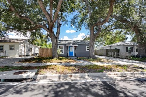 House in Saint Petersburg, Florida 3 bedrooms, 117.06 sq.m. № 1905451 - photo 9