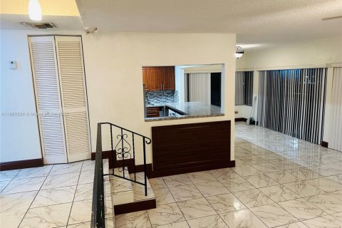 Condo in Davie, Florida, 2 bedrooms  № 1887670 - photo 11