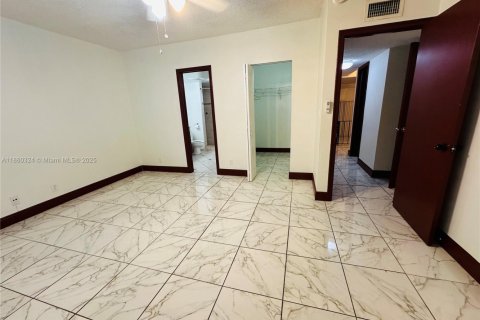 Condo in Davie, Florida, 2 bedrooms  № 1887670 - photo 9