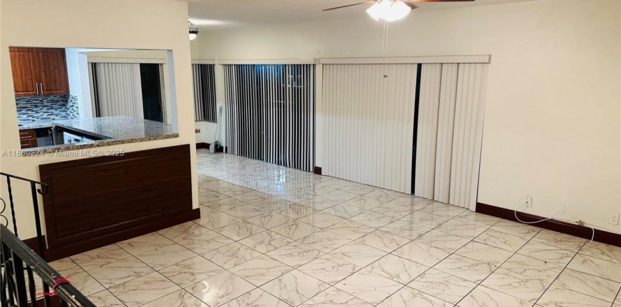 Condo in Davie, Florida, 2 bedrooms  № 1887670