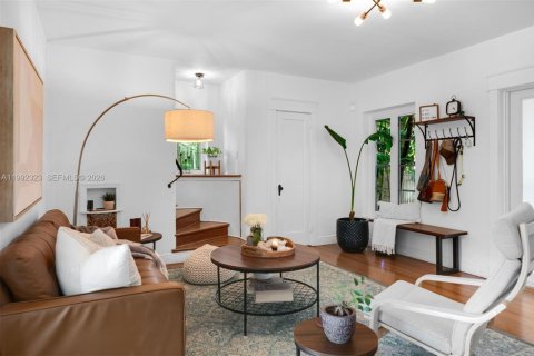 House in Miami, Florida 4 bedrooms, 132.76 sq.m. № 2060387 - photo 10