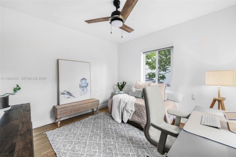 House in Miami, Florida 4 bedrooms, 132.76 sq.m. № 2060387 - photo 22