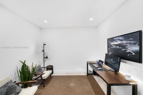 House in Miami, Florida 4 bedrooms, 132.76 sq.m. № 2060387 - photo 28