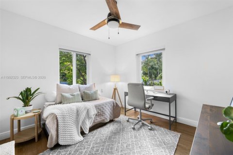 House in Miami, Florida 4 bedrooms, 132.76 sq.m. № 2060387 - photo 20