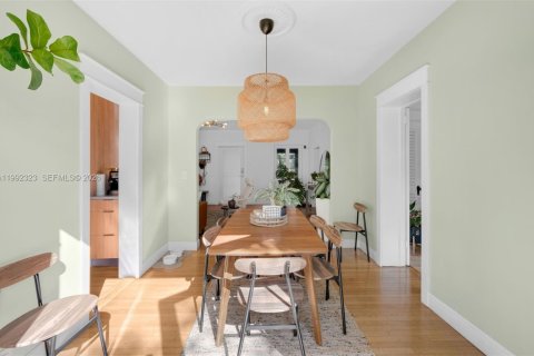 House in Miami, Florida 4 bedrooms, 132.76 sq.m. № 2060387 - photo 13