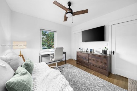 House in Miami, Florida 4 bedrooms, 132.76 sq.m. № 2060387 - photo 21