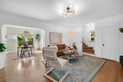 House in Miami, Florida 4 bedrooms, 132.76 sq.m. № 2060387 - photo 5