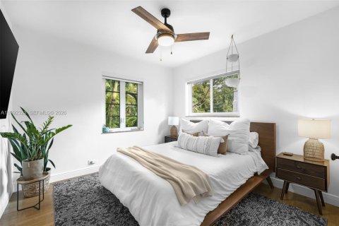 House in Miami, Florida 4 bedrooms, 132.76 sq.m. № 2060387 - photo 18