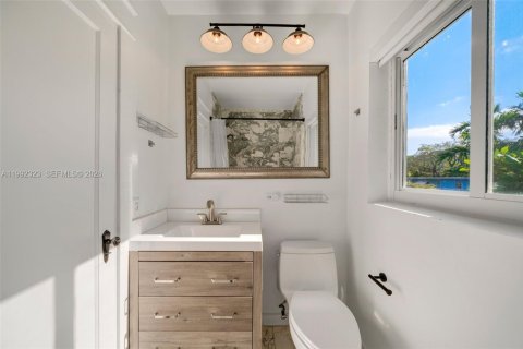 House in Miami, Florida 4 bedrooms, 132.76 sq.m. № 2060387 - photo 26