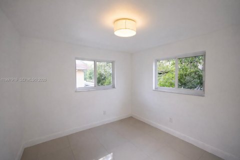 Apartamento en alquiler en Miami, Florida, 2 dormitorios № 2064402 - foto 6