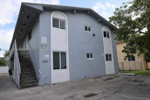 Apartamento en alquiler en Miami, Florida, 2 dormitorios № 2064402 - foto 8