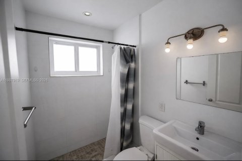 Apartamento en alquiler en Miami, Florida, 2 dormitorios № 2064402 - foto 5