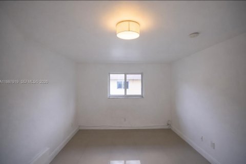 Apartamento en alquiler en Miami, Florida, 2 dormitorios № 2064402 - foto 7