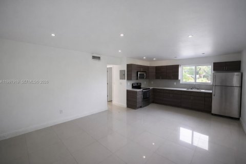 Apartamento en alquiler en Miami, Florida, 2 dormitorios № 2064402 - foto 4