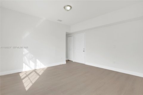 Villa ou maison à louer à Miami, Floride: 2 chambres, 280.01 m2 № 1986405 - photo 27