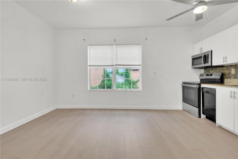 Villa ou maison à louer à Miami, Floride: 2 chambres, 280.01 m2 № 1986405 - photo 4