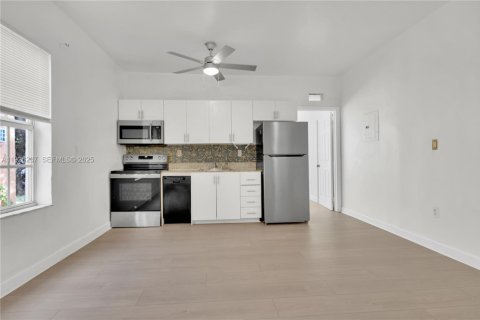 Villa ou maison à louer à Miami, Floride: 2 chambres, 280.01 m2 № 1986405 - photo 6