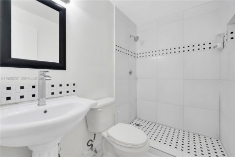 Villa ou maison à louer à Miami, Floride: 2 chambres, 280.01 m2 № 1986405 - photo 17