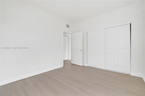 Villa ou maison à louer à Miami, Floride: 2 chambres, 280.01 m2 № 1986405 - photo 24