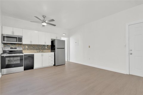 Villa ou maison à louer à Miami, Floride: 2 chambres, 280.01 m2 № 1986405 - photo 3