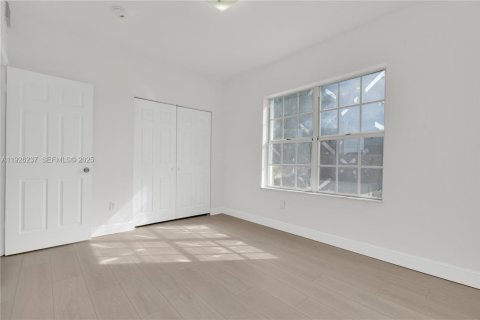Villa ou maison à louer à Miami, Floride: 2 chambres, 280.01 m2 № 1986405 - photo 12