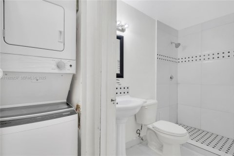 Villa ou maison à louer à Miami, Floride: 2 chambres, 280.01 m2 № 1986405 - photo 16