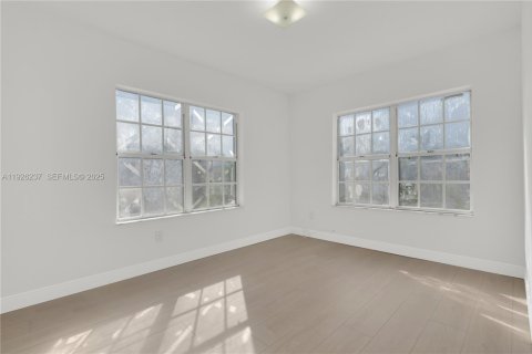 Villa ou maison à louer à Miami, Floride: 2 chambres, 280.01 m2 № 1986405 - photo 8