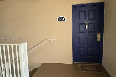 Снять в аренду квартиру в Майами, Флорида 2 спальни, 99.87м2, № 1973821 - фото 2