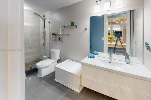 Condo in Hallandale Beach, Florida, 2 bedrooms № 1969468 - photo 10