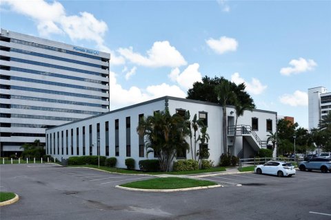 Propiedad comercial en alquiler en Tampa, Florida, 2912.67 m2 № 1835399 - foto 3