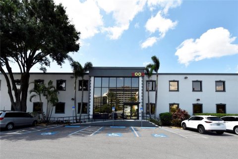 Propiedad comercial en alquiler en Tampa, Florida, 2912.67 m2 № 1835399 - foto 1