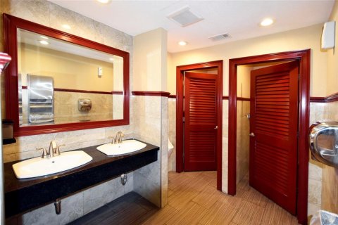 Propiedad comercial en alquiler en Tampa, Florida, 2912.67 m2 № 1835399 - foto 10