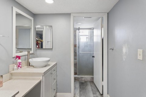 Condo in North Lauderdale, Florida, 2 bedrooms № 2154138 - photo 8
