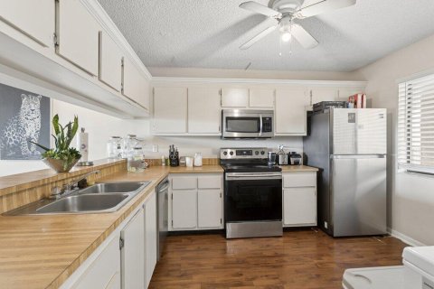 Condo in North Lauderdale, Florida, 2 bedrooms № 2154138 - photo 5