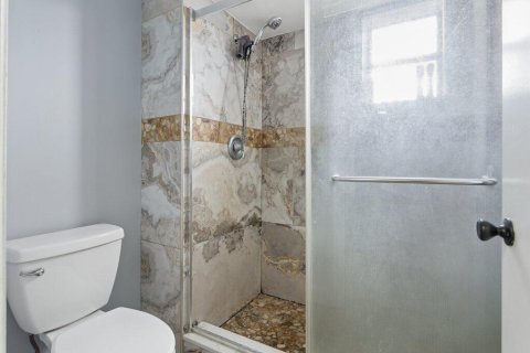 Condo in North Lauderdale, Florida, 2 bedrooms № 2154138 - photo 13