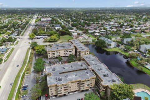 Condo in North Lauderdale, Florida, 2 bedrooms № 2154138 - photo 20