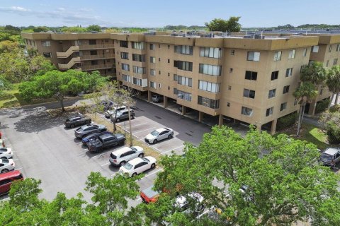 Condo in North Lauderdale, Florida, 2 bedrooms № 2154138 - photo 21