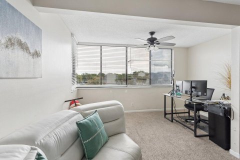 Condo in North Lauderdale, Florida, 2 bedrooms № 2154138 - photo 12