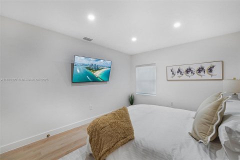 House in North Miami, Florida 2 bedrooms, 92.9 sq.m. № 1752792 - photo 14