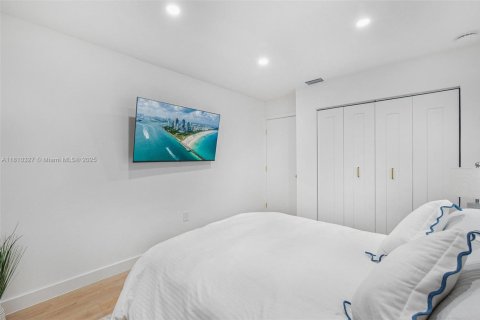 House in North Miami, Florida 2 bedrooms, 92.9 sq.m. № 1752792 - photo 19