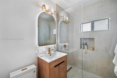 House in North Miami, Florida 2 bedrooms, 92.9 sq.m. № 1752792 - photo 16