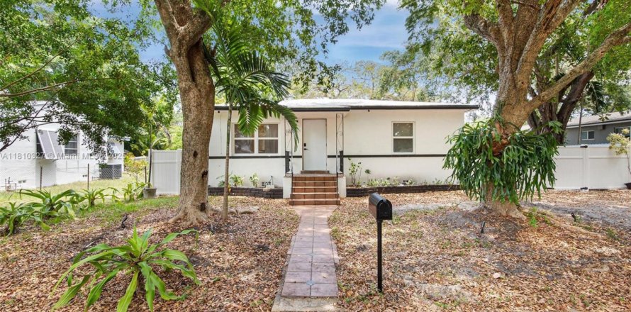Villa ou maison à North Miami, Floride 2 chambres, 92.9 m2 № 1752792