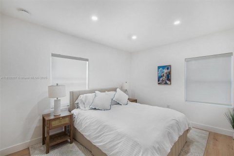 House in North Miami, Florida 2 bedrooms, 92.9 sq.m. № 1752792 - photo 20