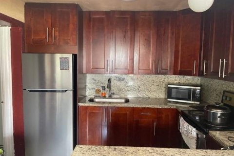 House in Hollywood, Florida 3 bedrooms, 125.51 sq.m. № 2083732 - photo 3