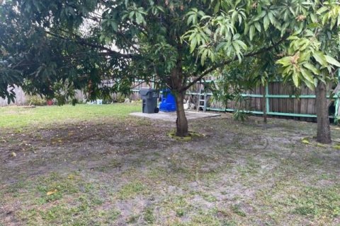 House in Hollywood, Florida 3 bedrooms, 125.51 sq.m. № 2083732 - photo 22