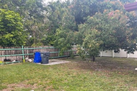 House in Hollywood, Florida 3 bedrooms, 125.51 sq.m. № 2083732 - photo 21