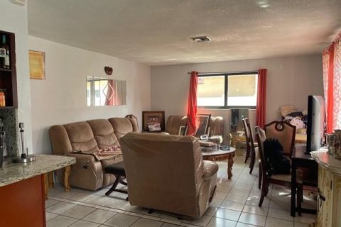 House in Hollywood, Florida 3 bedrooms, 125.51 sq.m. № 2083732 - photo 6