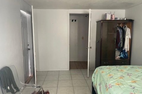House in Hollywood, Florida 3 bedrooms, 125.51 sq.m. № 2083732 - photo 16