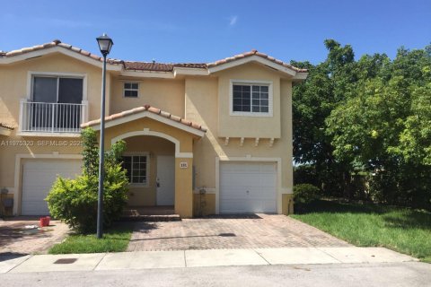 Adosado en Homestead, Florida 3 dormitorios, 155.7 m2 № 2042958